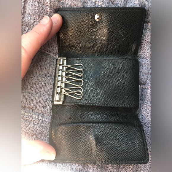 EUC Authentic Louis Vuitton Graphite Key Case - Picture 5 of 11